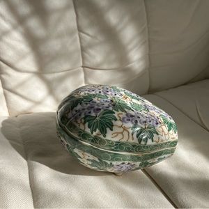Vintage Ceramic Seashell Shaped Jewelry Box